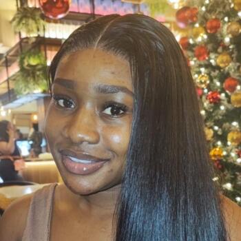 Babysitter Job in Overpelt: Babysitter Job Janice