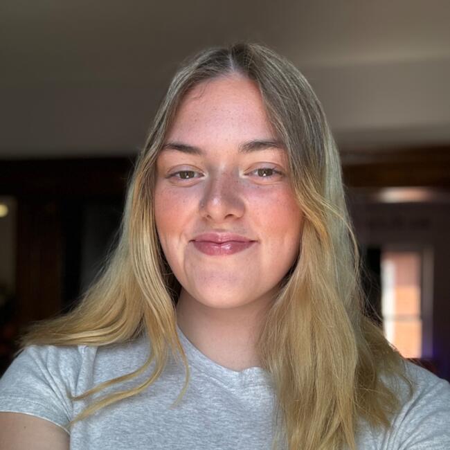 Baby-sitter in Brampton: Emily