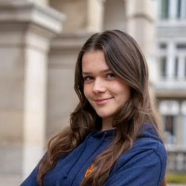 Babysitter in Sequedin: Lou-Ann