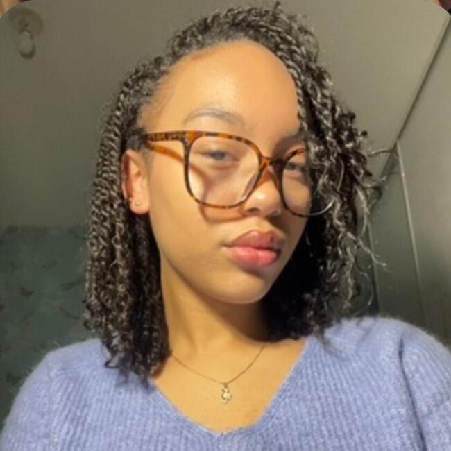 Babysitter in Fleury-les-Aubrais: Colyne