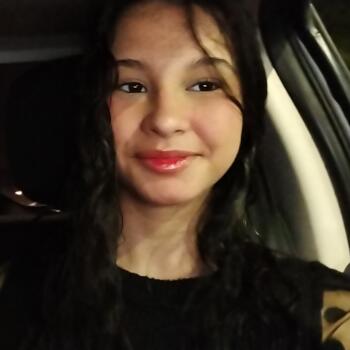 Babysitter in Uberlândia: Nicolly