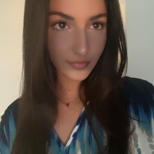 Babysitter in Sint-Niklaas: Amira