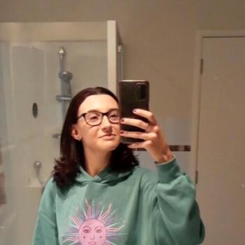 Babysitter in Red Beach: Olivia