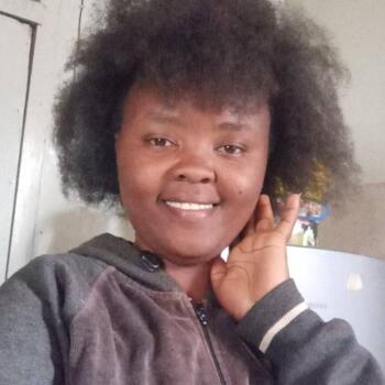 Babysitter Nairobi: Everlyn 