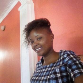 Babysitter Nairobi: Everlyn 