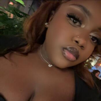 Babysitter Hillside: Naika