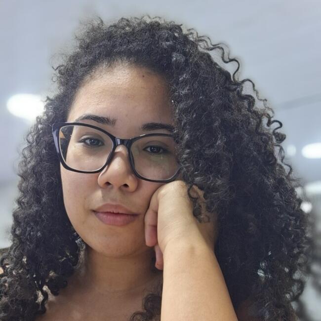 Emprego de babá em Suzano: Letícia