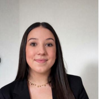 Babysitter in Saint-Élix-le-Château: Maeva