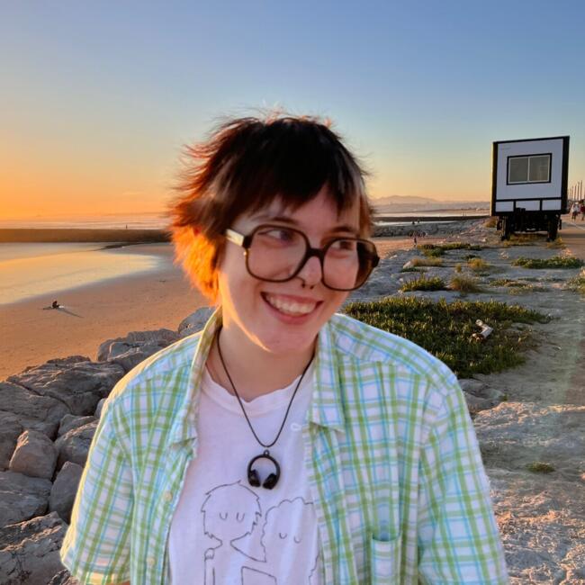Babysitter em Almada: Julia