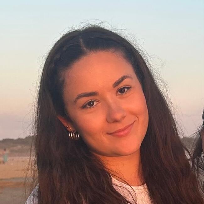 Babysitter in Talence: Julie