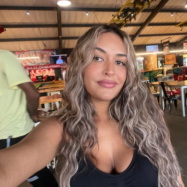 وظيفة جليسة أطفال في مدينة الكويت: Bjork