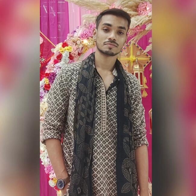 दिल्ली में बेबीसिटर: Manish