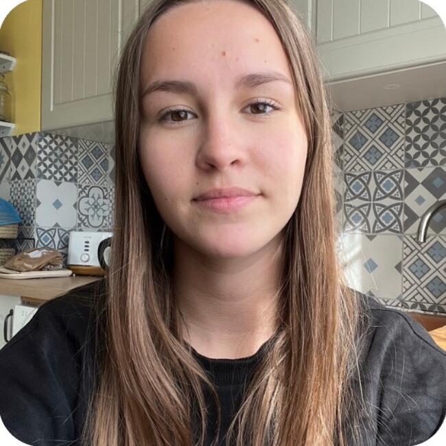 Babysitter in Le Plessis-Brion: Lylou