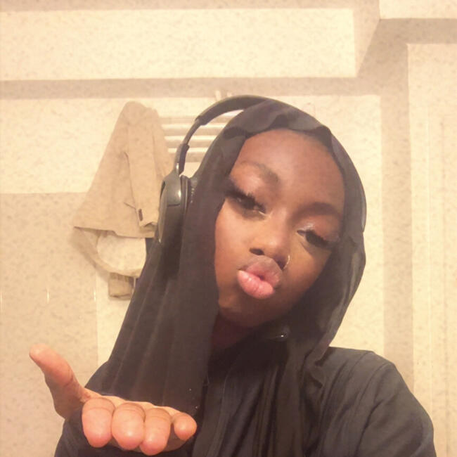 Babysitter in Paris: Halima