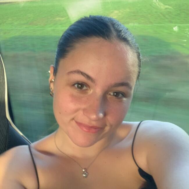 Babysitter in Paris: Mayline