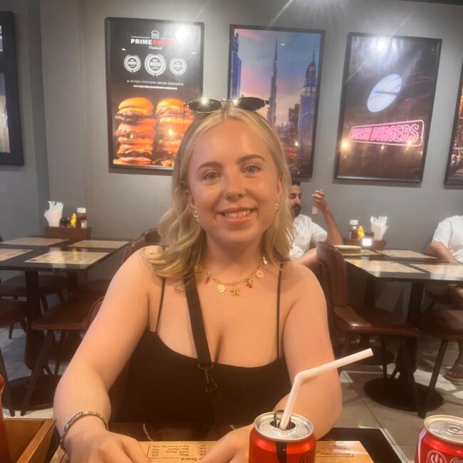 Babysitter in Renfrew: Kara