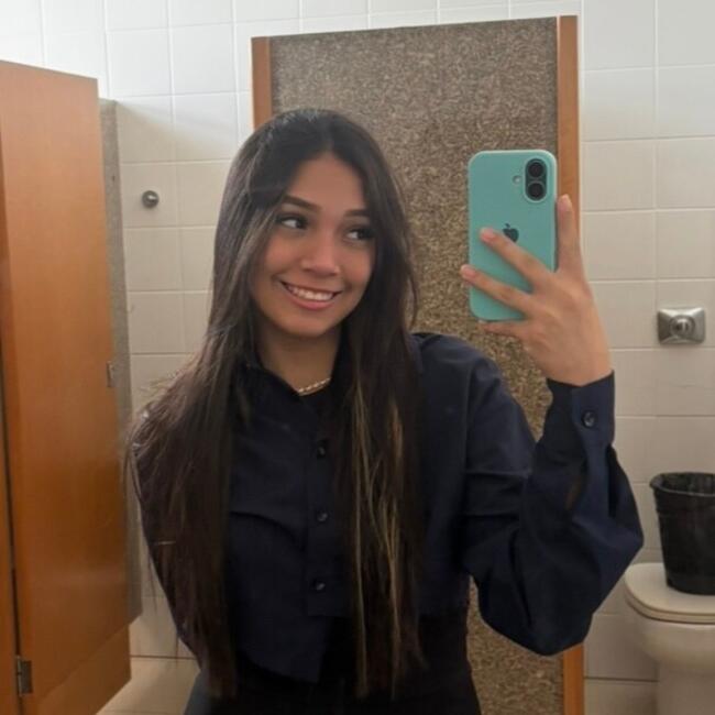 Babysitter in Cuiabá: Yasmim