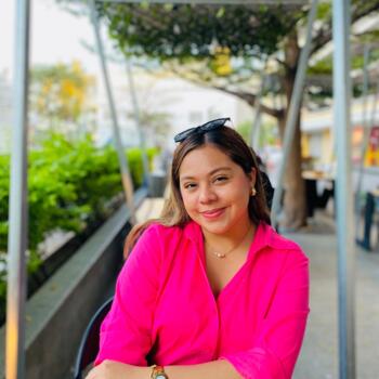 Babysitter in San Salvador: Leslie