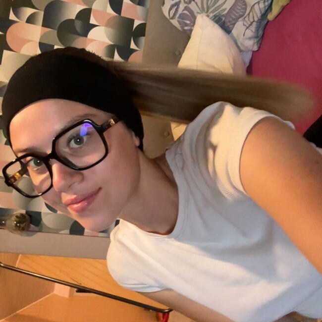 Babysitter in Pont-Hébert: Sarah