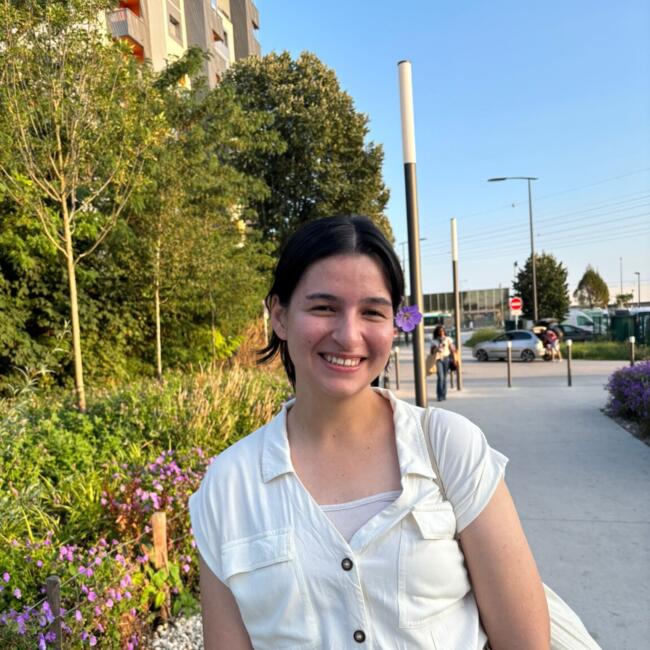 Babysitter in Thiais: Laura