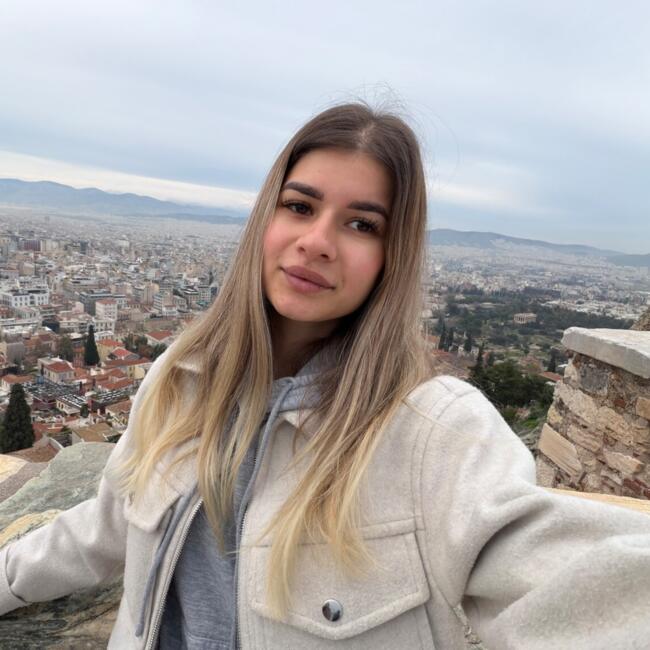 Babysitter in Saint-Josse-ten-Noode: Elena Bianca