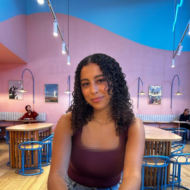 Babysitter in Paris: Noor