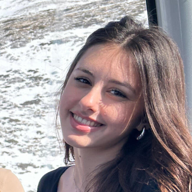 Babysitter στην περιοχή Πειραιάς: Ελενα