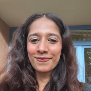 Babysitter Oullins: Divyanshi