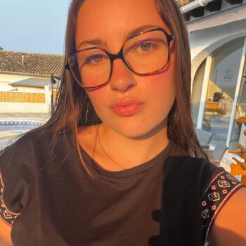 Babysitter in Saint-Agathon: Neela