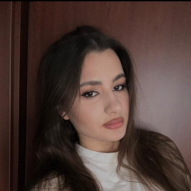 Babysitter in Oradea: Laura