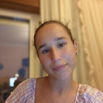 Babysitter em Famões: Stela