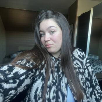 Babysitter in Sainte-Cécile (Normandie): Lorine