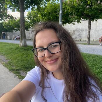 Babysitter in Brackenhurst: Daniella