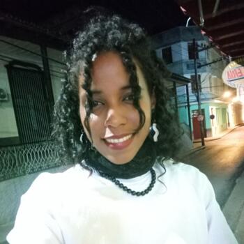 Babá em Curitiba: Indira