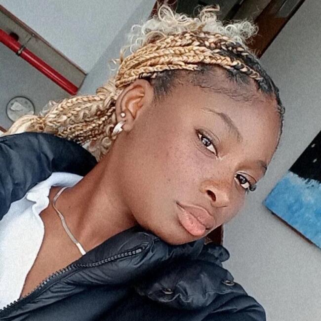 Babysitter in Cascais: Juliana