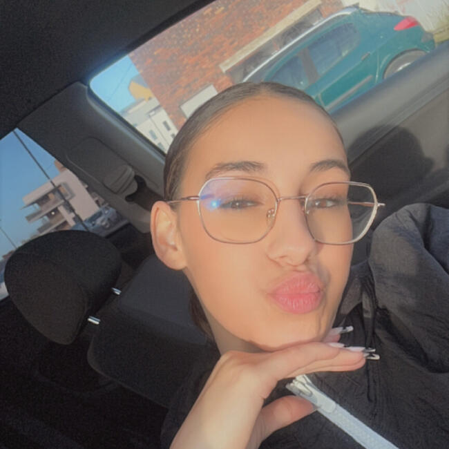 Babysitter in Sainte-Geneviève-des-Bois: Carolina