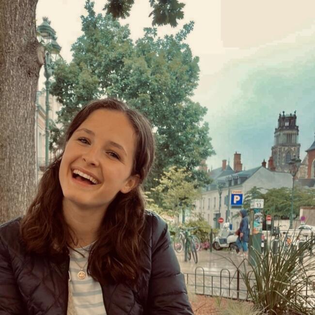 Babysitter in Tours: Lucie