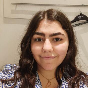 Babysitter in London: Hala