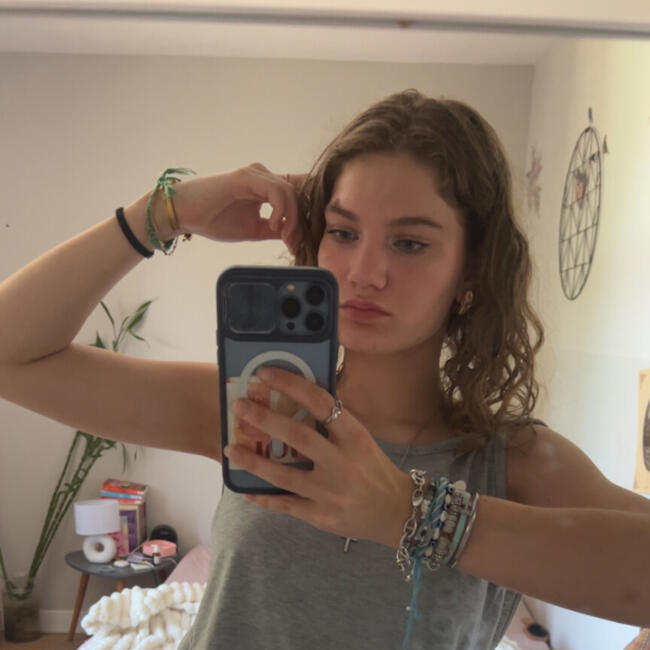 Babysitter in Marsac-sur-lIsle: Suzon