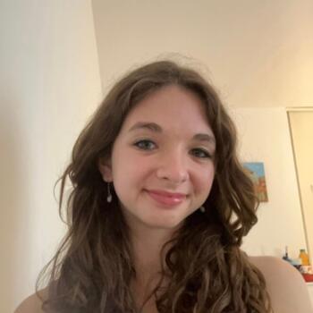 Babysitter in Paris: Ava