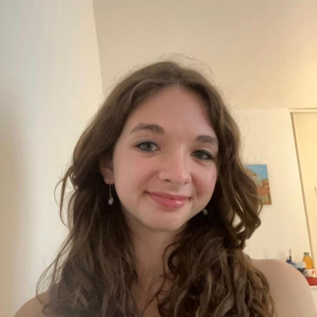 Babysitter in Paris: Ava