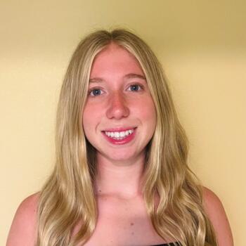 Babysitter in Iowa City: Annalise