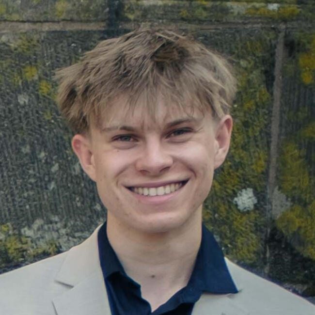 東京都 のベビーシッター: Lukas