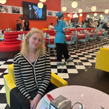 Babysitter in Avon: Roxane