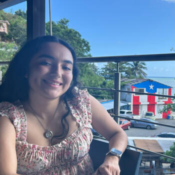 Niñera Toa Baja: Andrea N. Pérez Colón