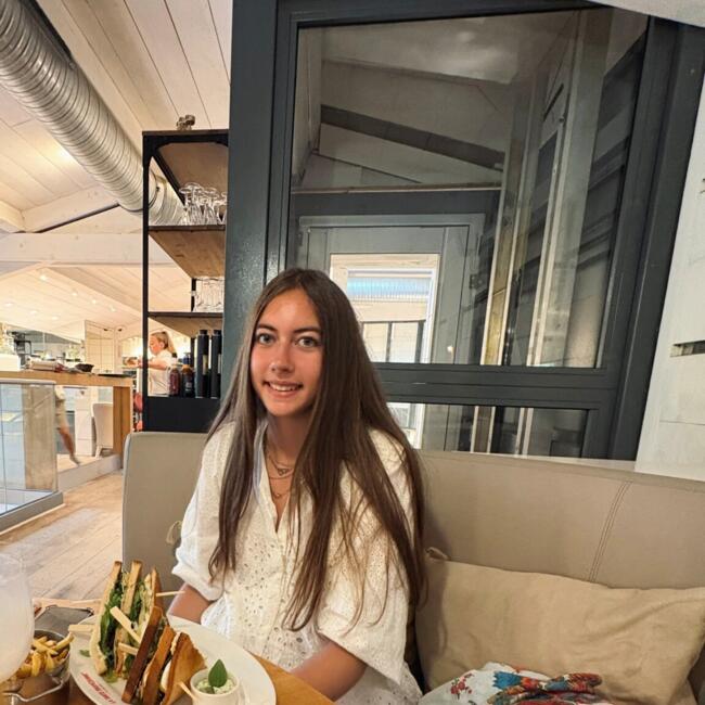 Babysitter in Achicourt: Eva
