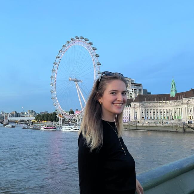 Babysitter in Hove: Manon