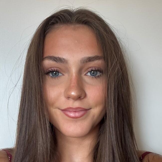 Babysitter in Leeds: Mia