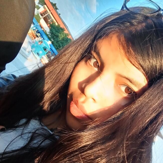 Babysitter in La Brea: Ariana Sofía