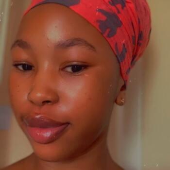 Babysitter in Soweto: Mofokeng pretty